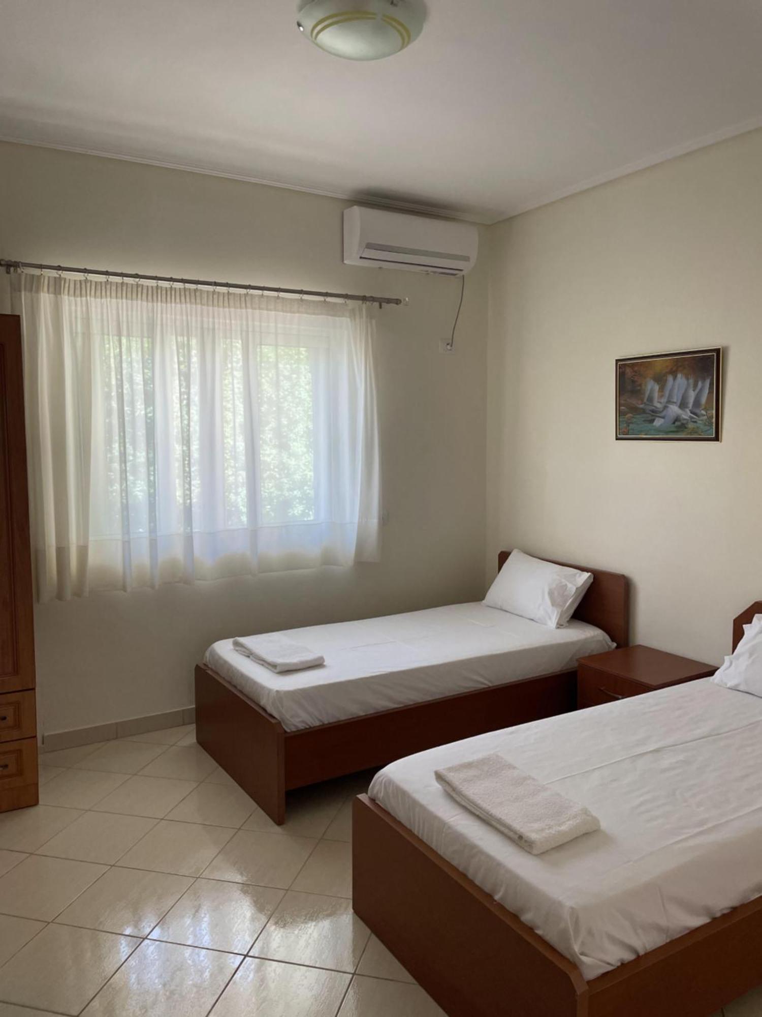 Olympian Rooms Dhërmi Esterno foto