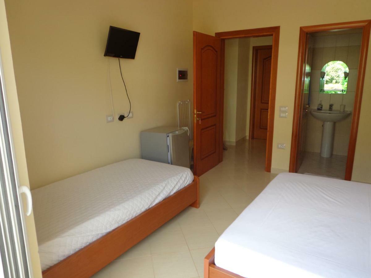 Olympian Rooms Dhërmi Esterno foto